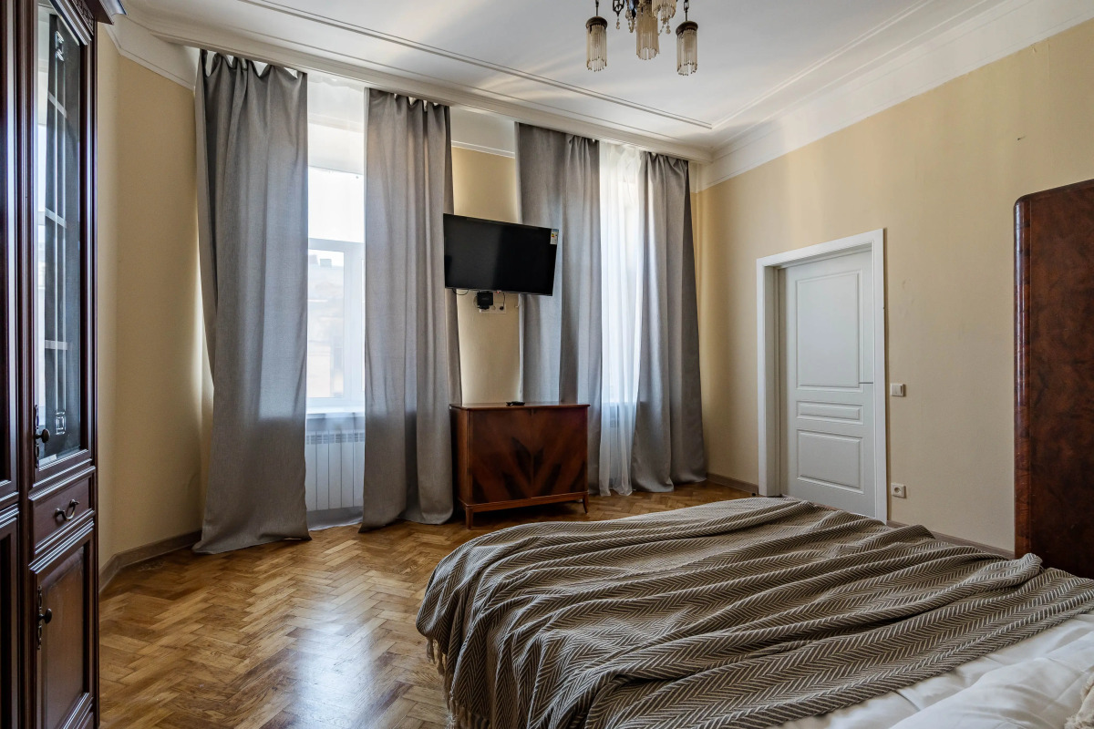 Квартира писателя в центре Петербурга с бесплатной парковкой