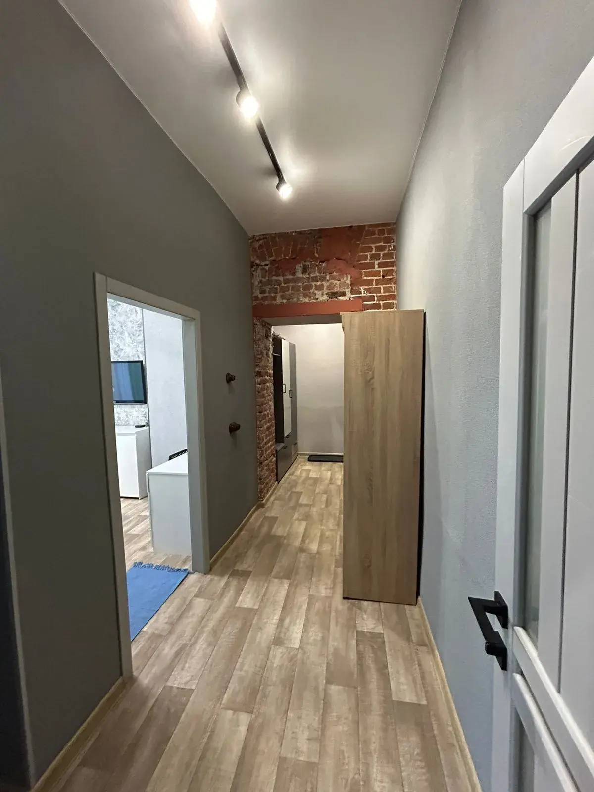 Квартира Уютный Лофт с балконом на главной улице Столицы Закатов