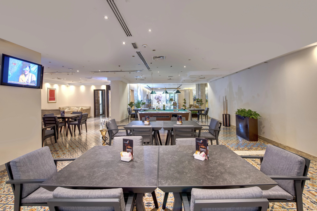 Отель Two Seasons Hotel & Apartments