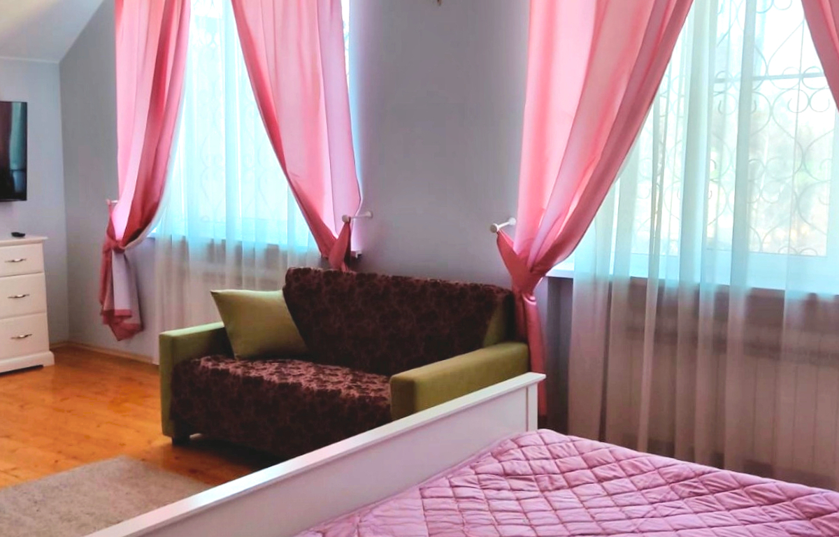 Частный Дом с Беседкой на Проспекте Дзержинского 25