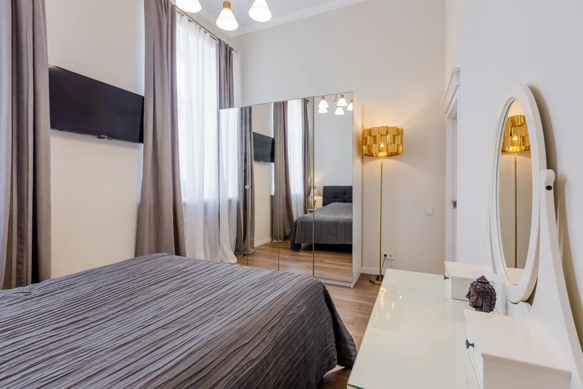 Апартаменты SpbStay Владимирский 13 две спальни