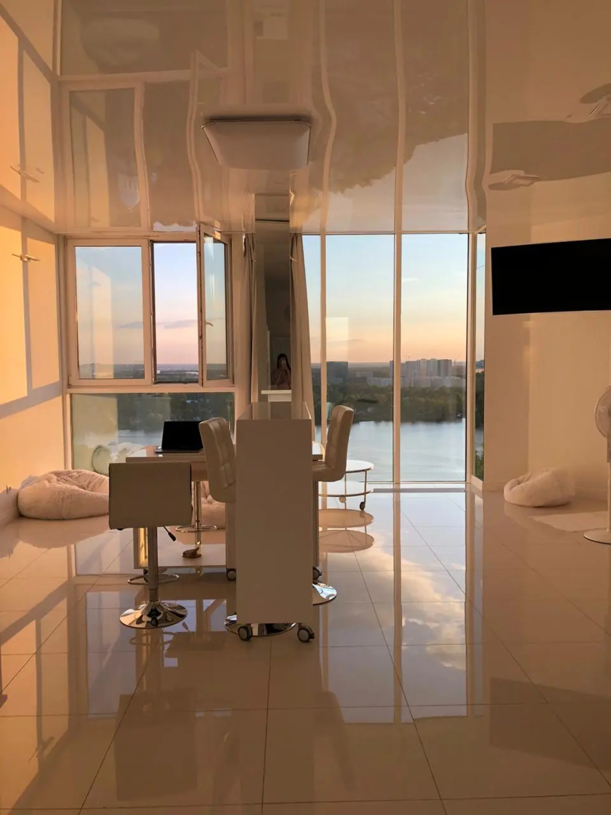 Апартаменты Белая Романтическая Студия с Панорамным Видом