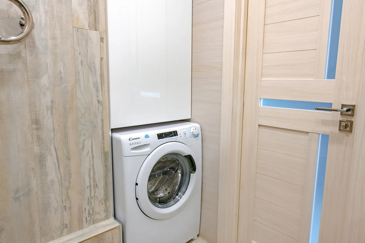 Апартаменты на высоком этаже, рядом с театром и мостом, недалеко от центра. Фастовская 29.