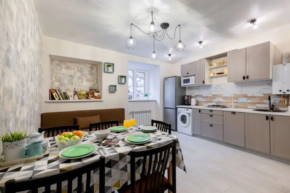 Квартира 3-комнатная в Самом Сердце Санкт-Петербурга