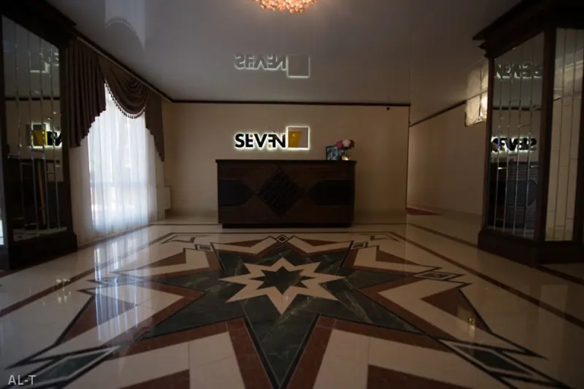 Отель Seven