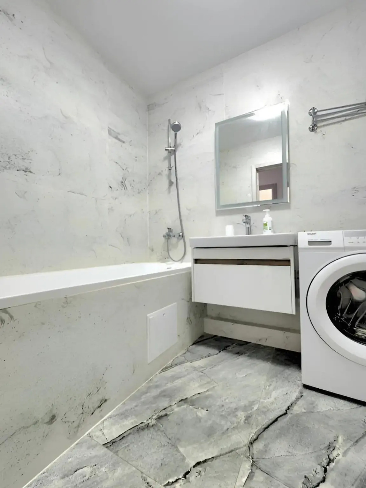 Квартира Двухкомнатная с Балконом и Красивым Видом