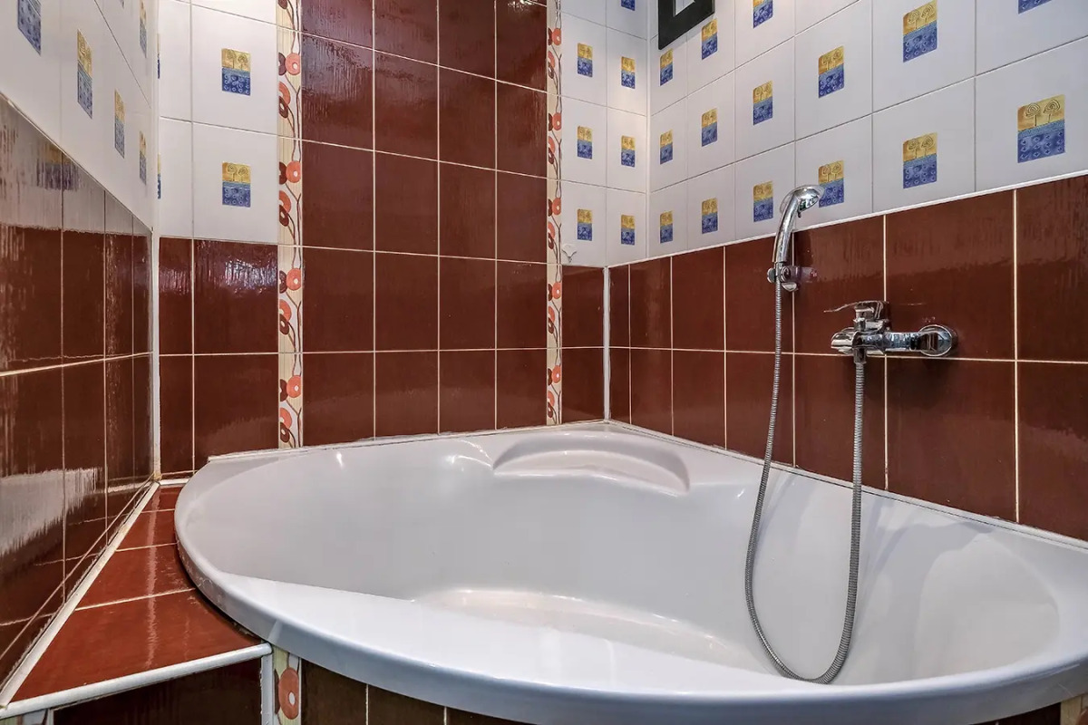 Квартира рядом с Мнтк им. Федорова и Ск Заря