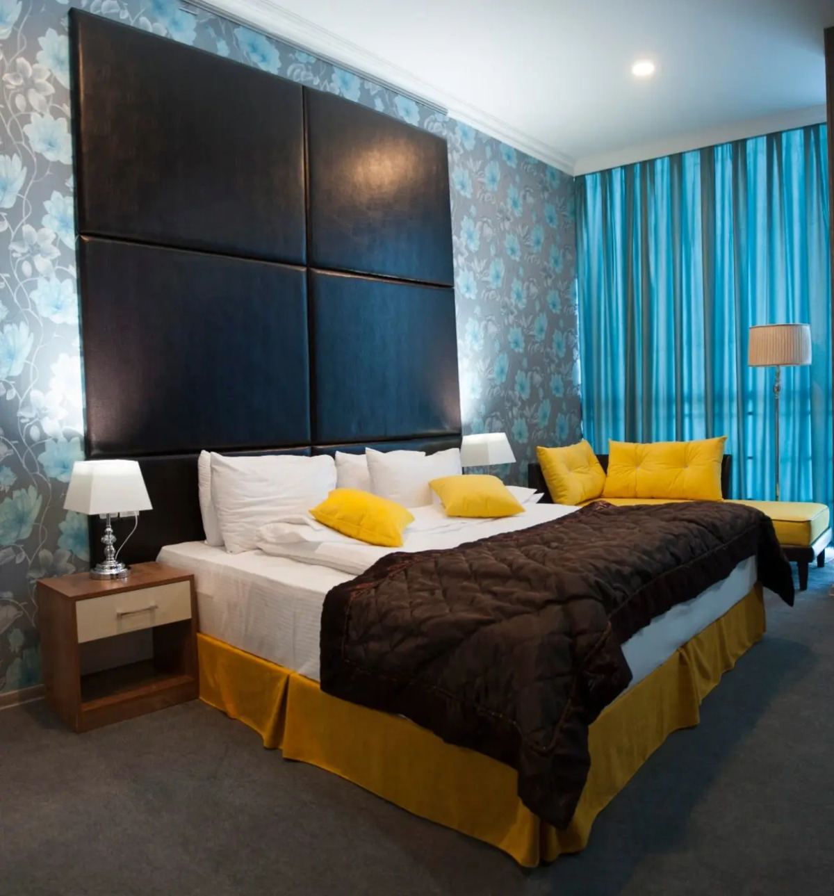 Отель Square Inn