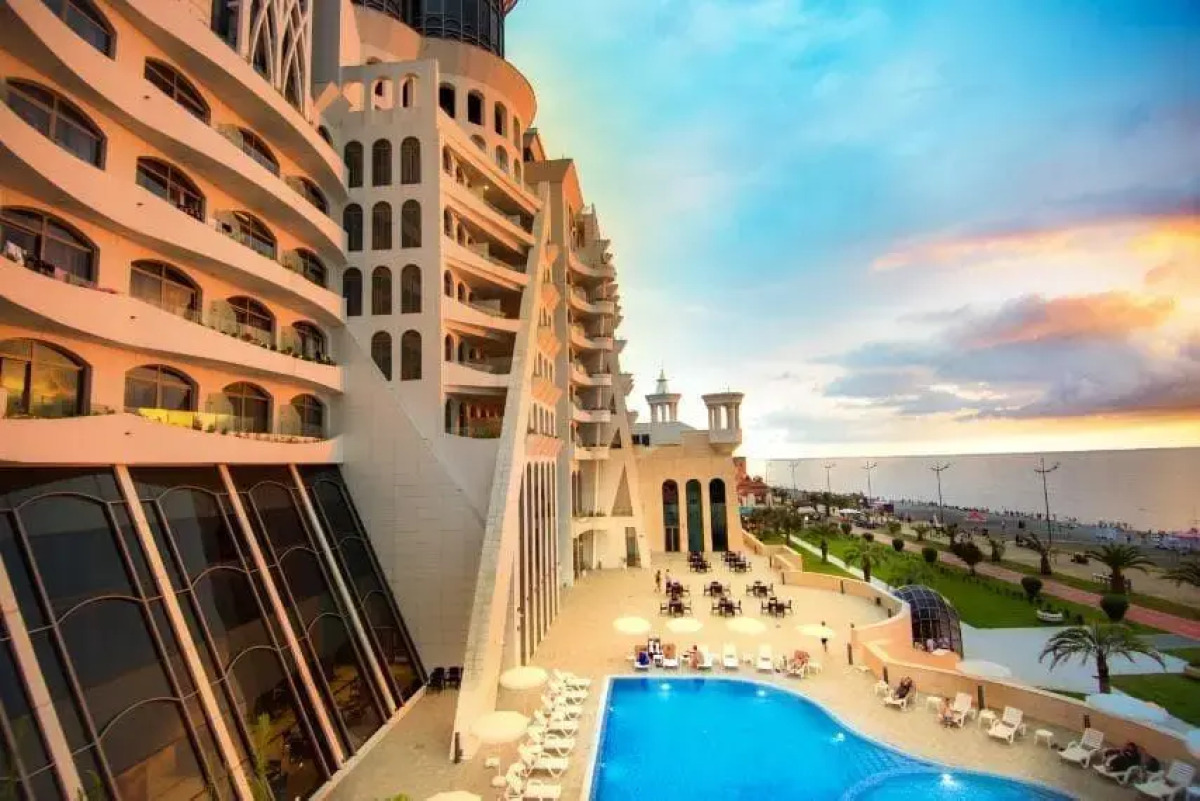 The Grand Gloria Отель