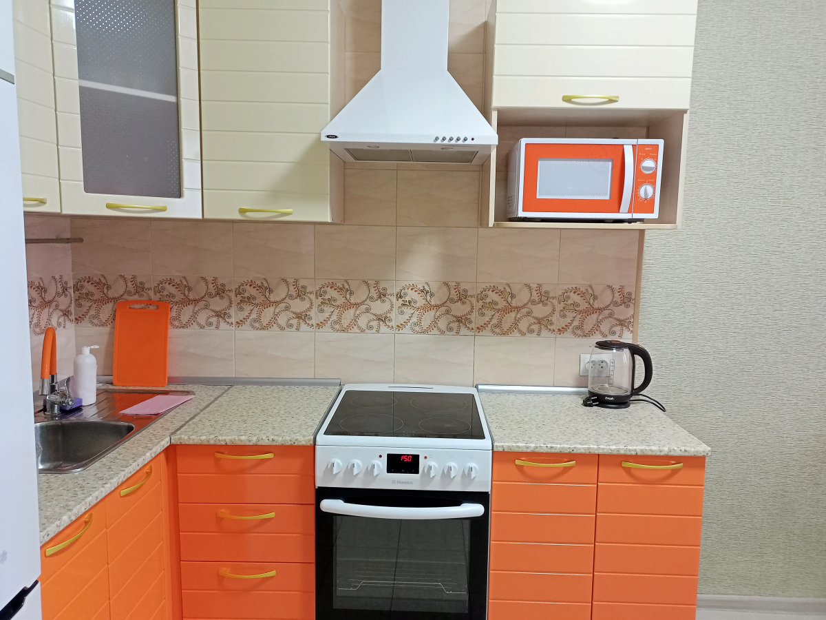 Квартира Кирова 120А оранжевая квартира