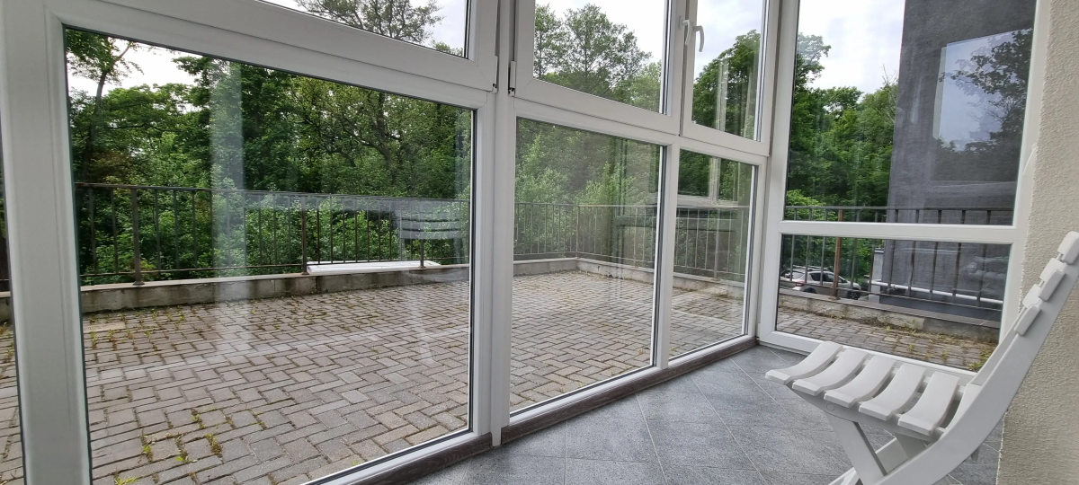 Апартаменты двухкомнатные в центре с террасой