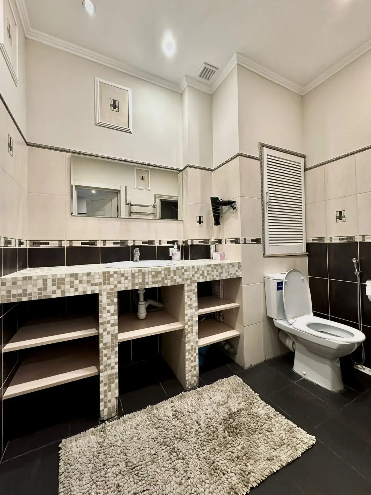 Апартаменты Белая Трехкомнатная Квартира у Вокзала