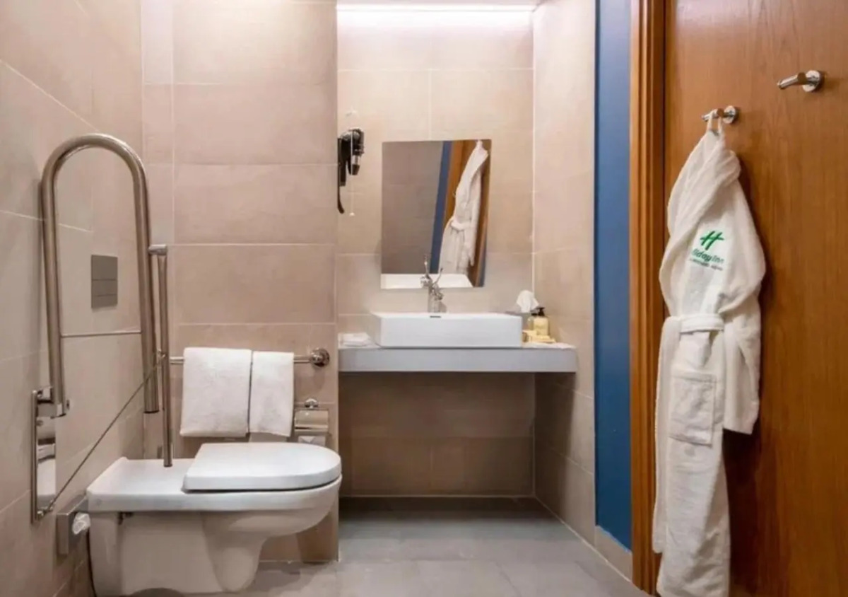 Отель Holiday Inn Yerevan Republic Square, an IHG Hotel