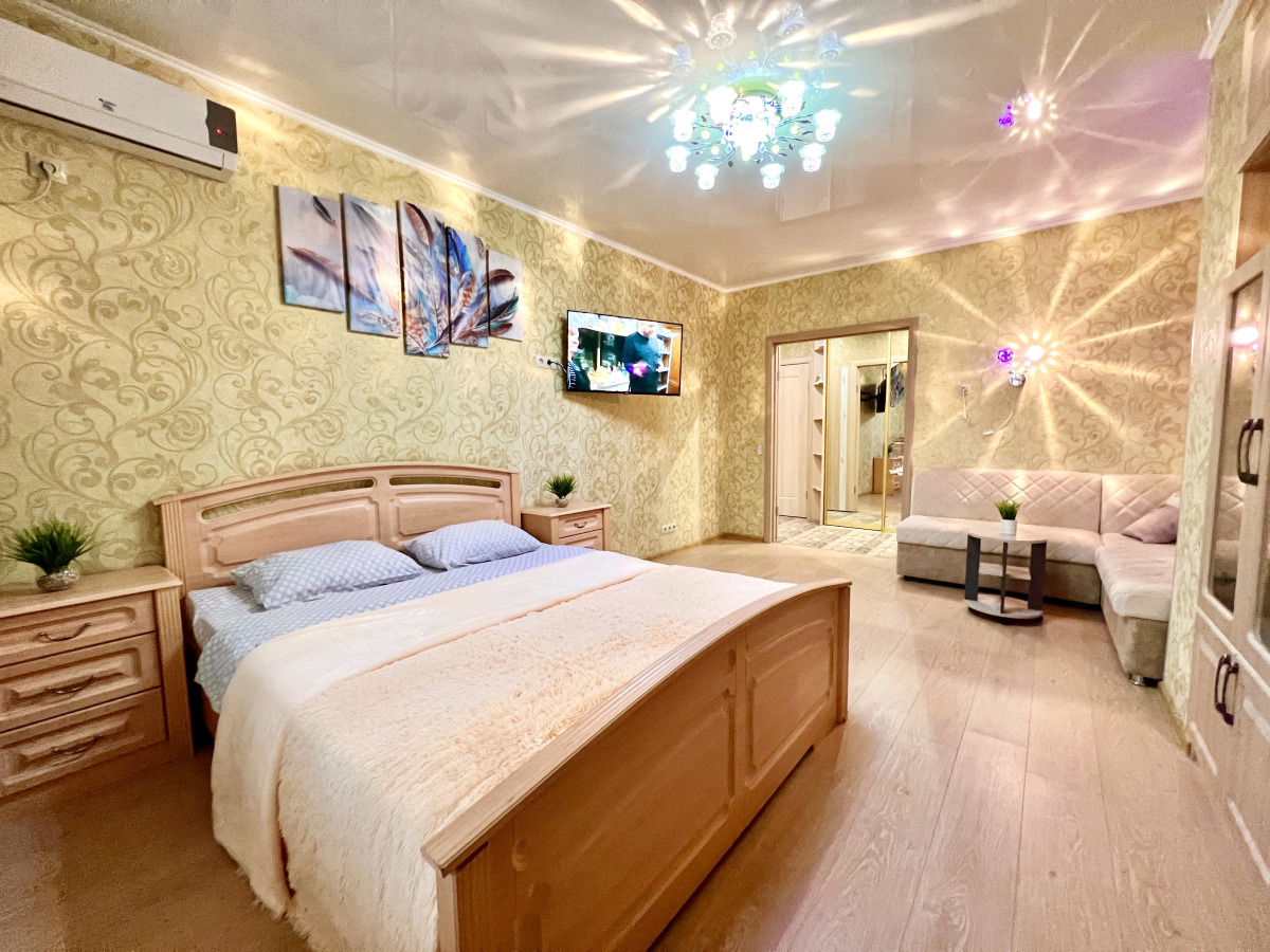 Апартаменты двухкомнатные в Центре Города на 5 этаже (рядом с набережной р. Волга)