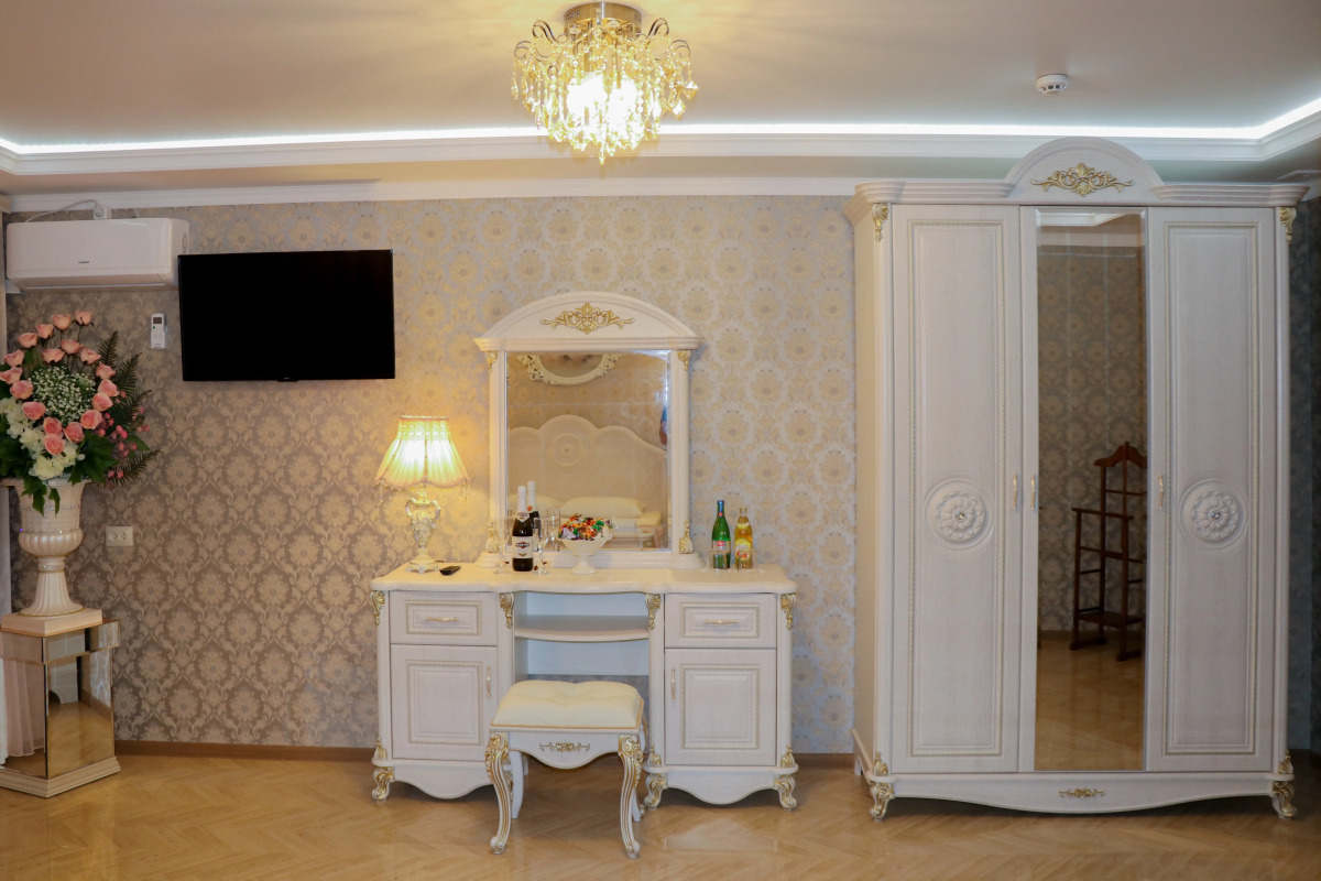 Отель София