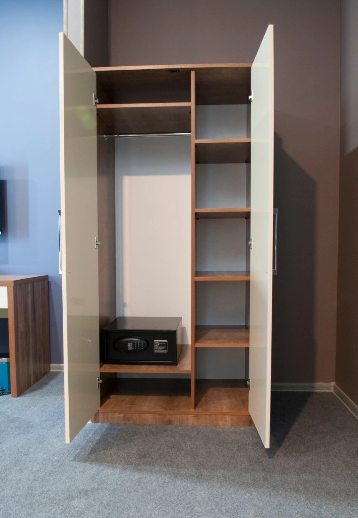 Отель Square Inn