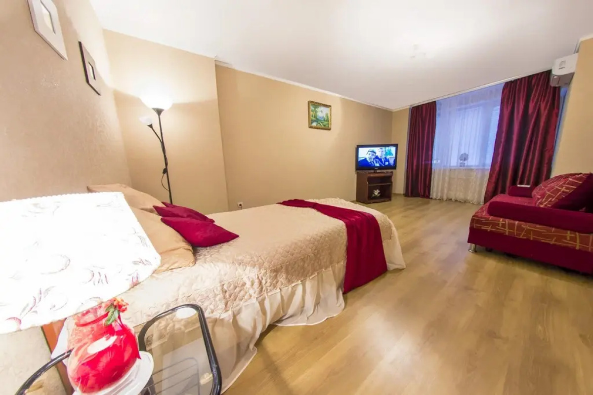 Апартаменты На Революционной 72