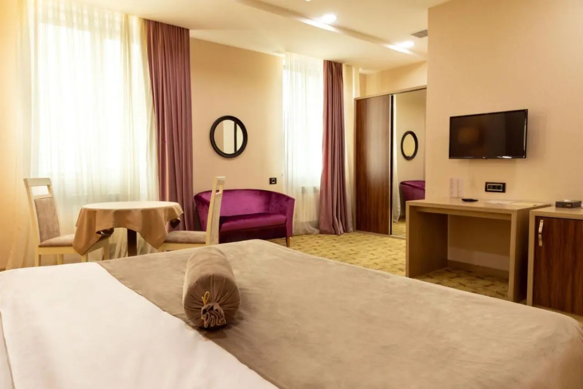 West Shine Hotel