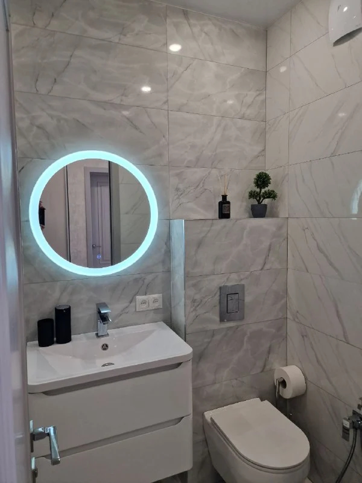 Квартира Flatirini с панорамными окнами в новом ЖК 1