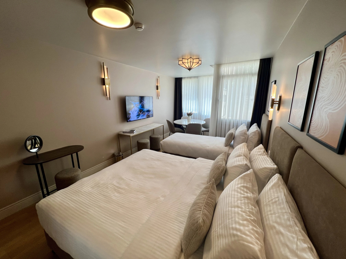 Отель Weingart Suites
