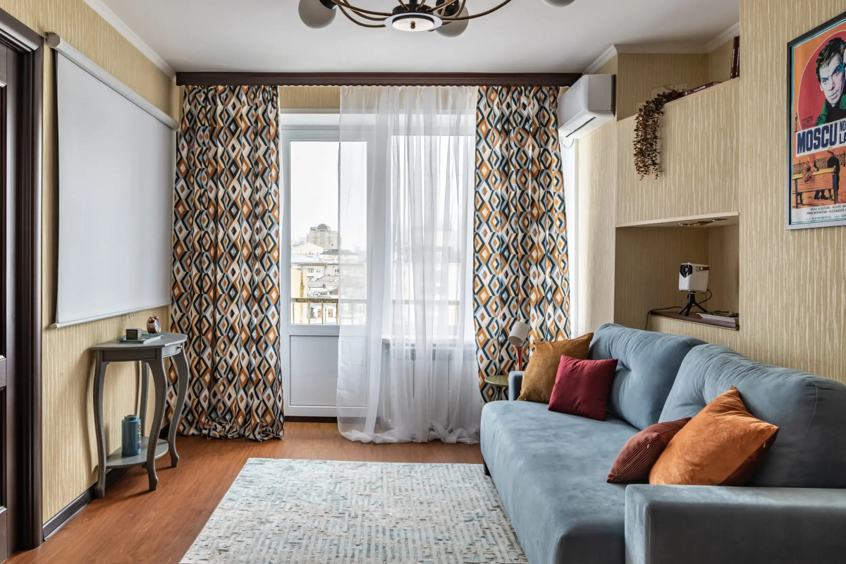 Квартира с кинопроектором пешком по Арбату до Кремля