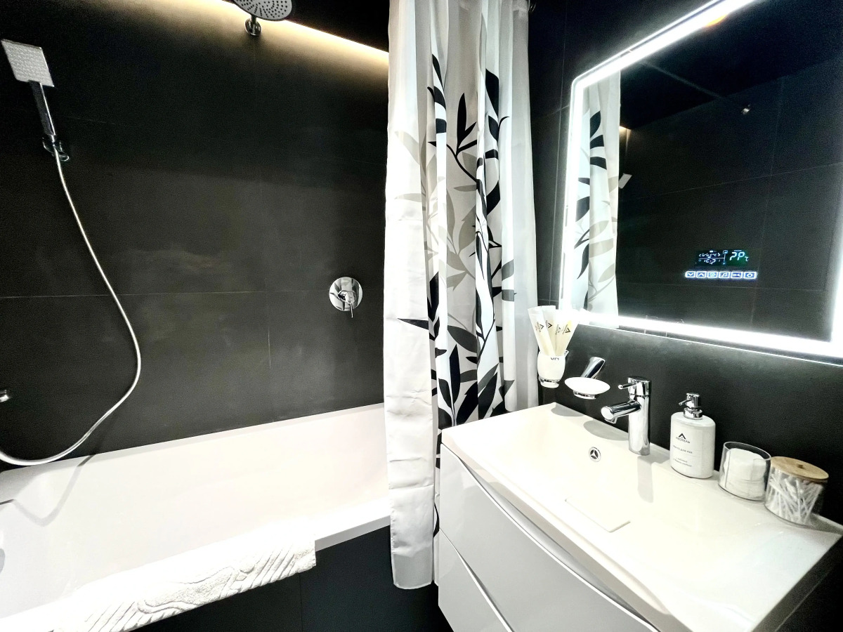 Квартира панорамная Неотель в ЖК Галерея Чижова, у Театра Оперы и Балета