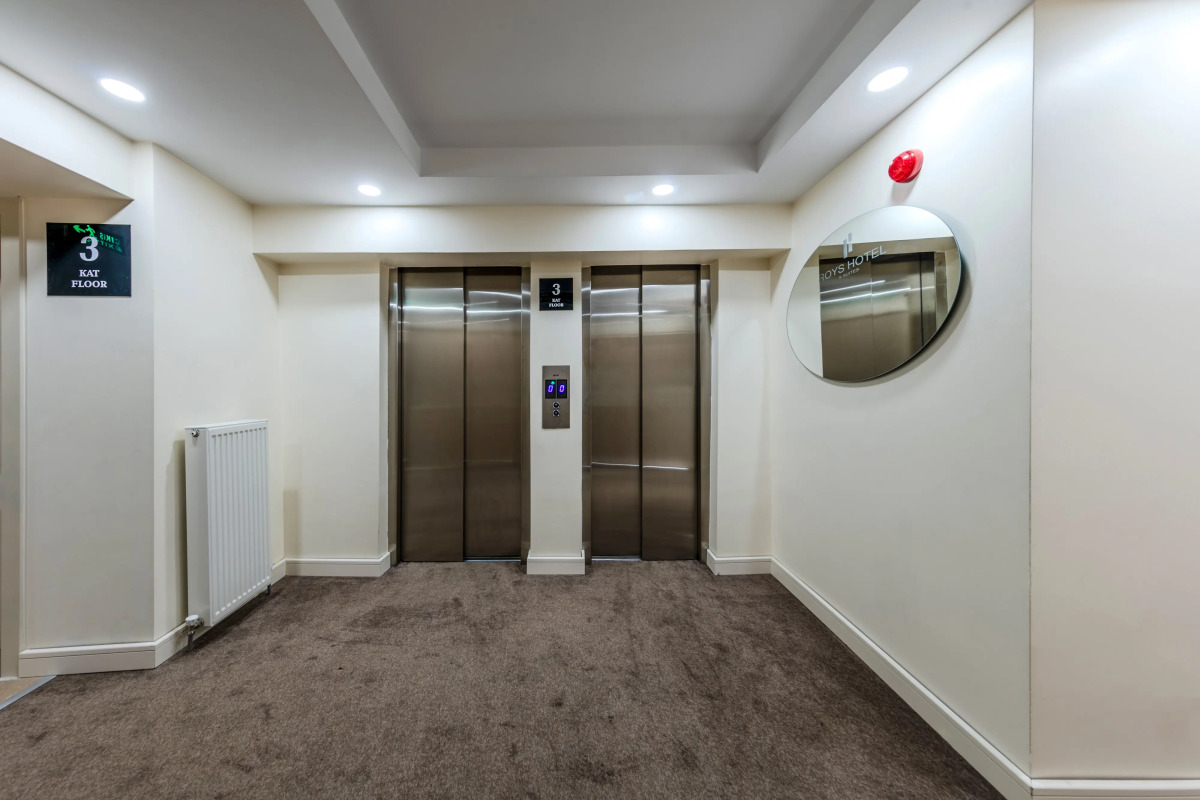 Отель Roys Hotel & Suites