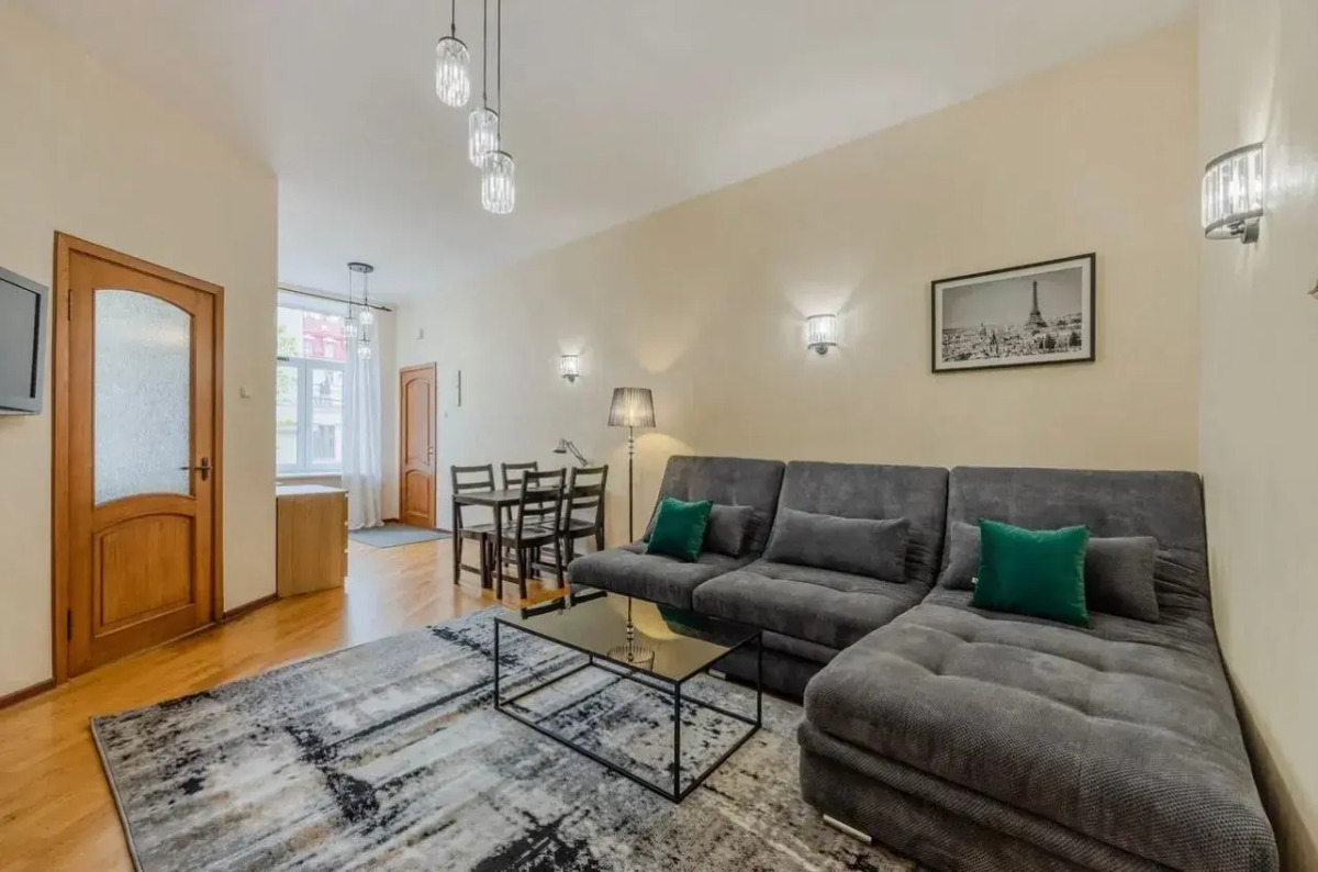 Апартаменты у Эрмитажа 12 гостей Б.Конюшенная 12