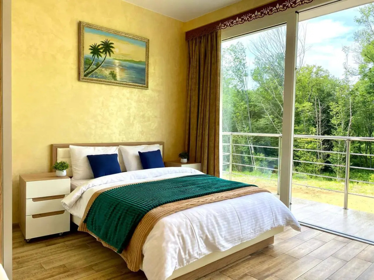 Квартира Сапфир с бассейном и видом на лес