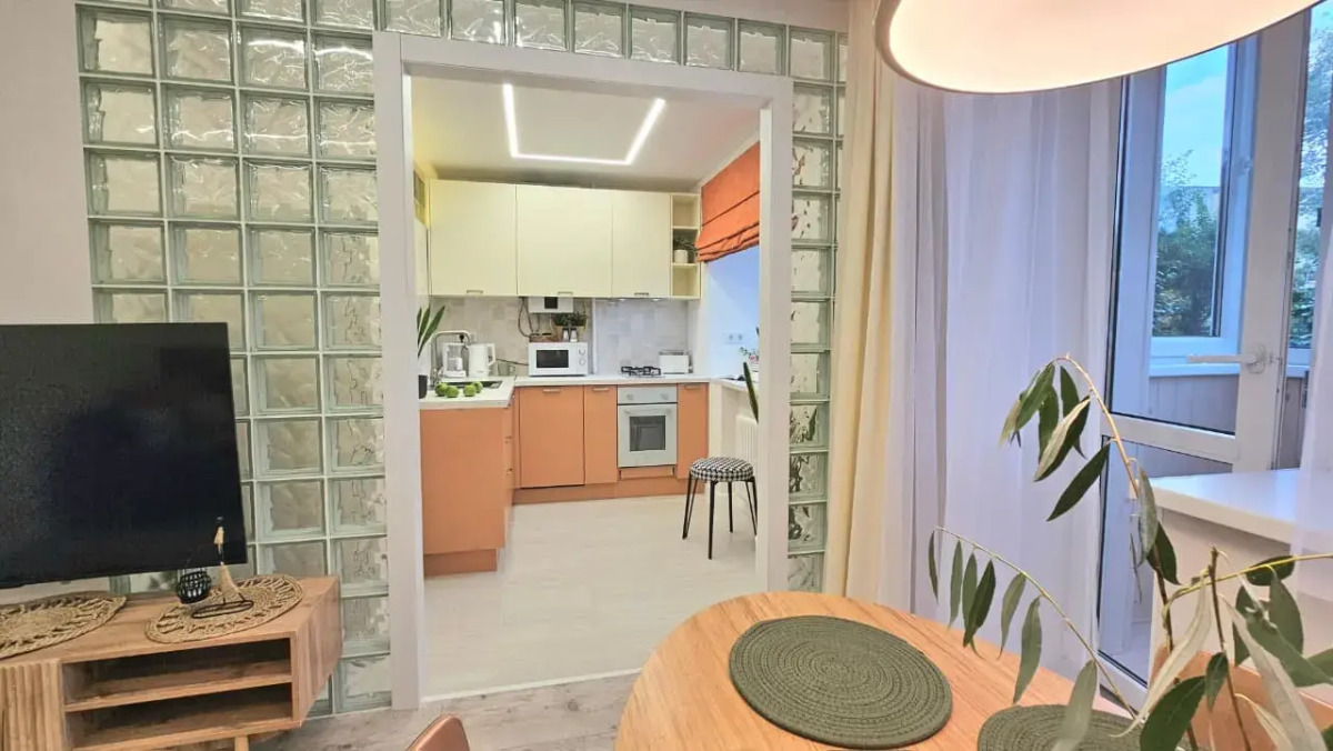 Квартира у Озера Кабан: Стильный Ремонт и Идеальное Расположение!