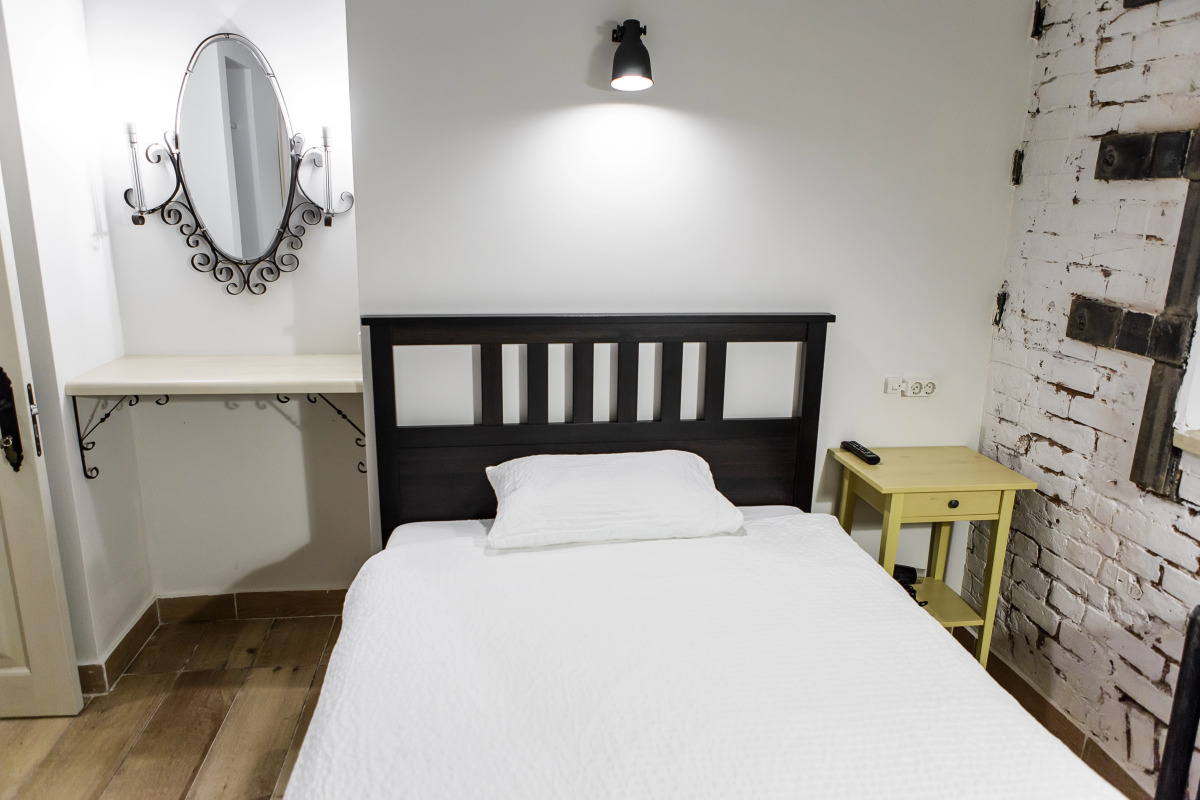 Отель Brick Walls Hotel