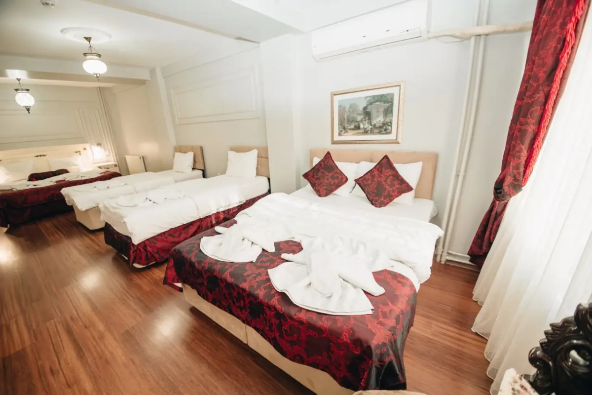 Отель Safran Suites