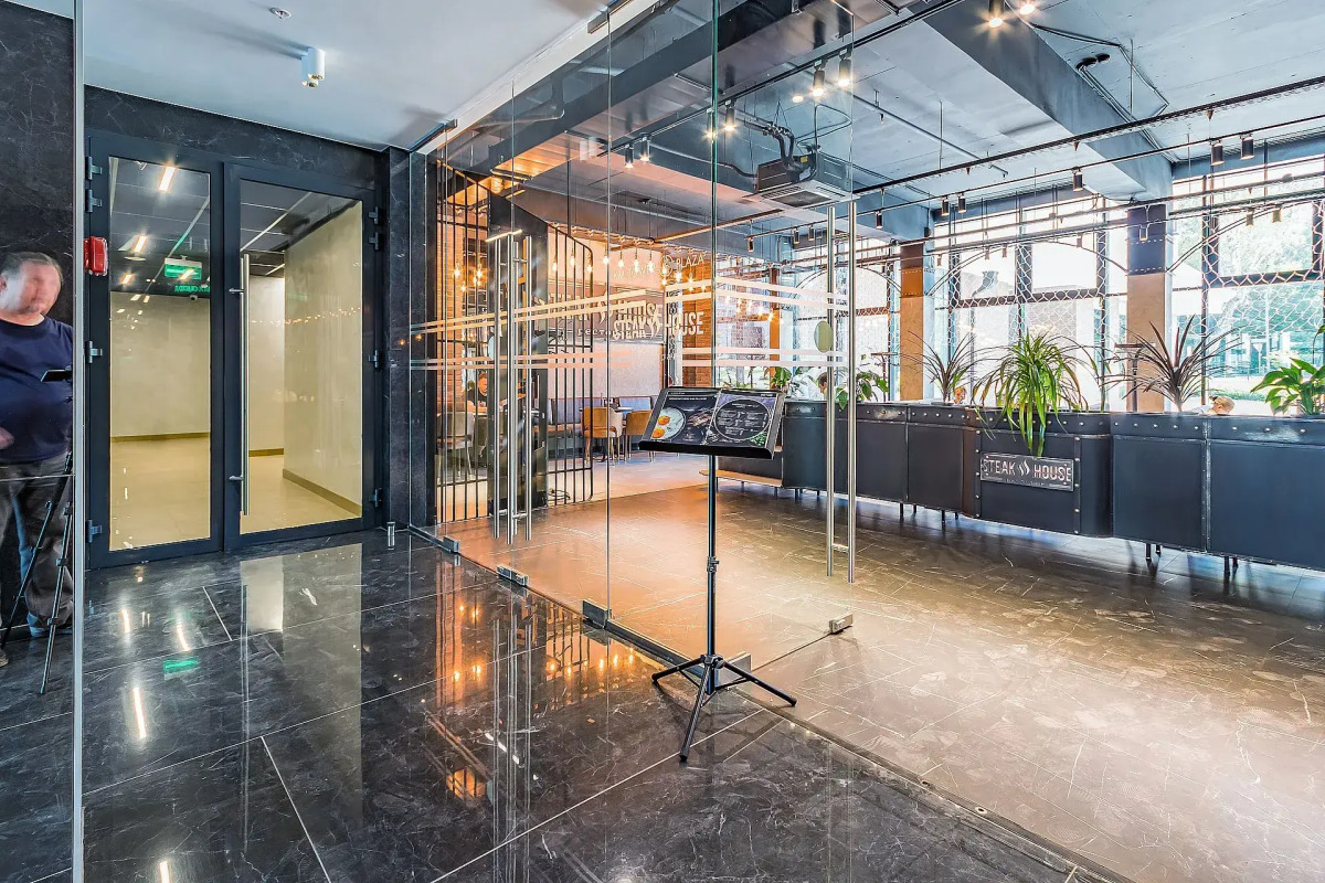 Апартаменты Просторная студия в центре на ул. Горького 23а Сова-Дом