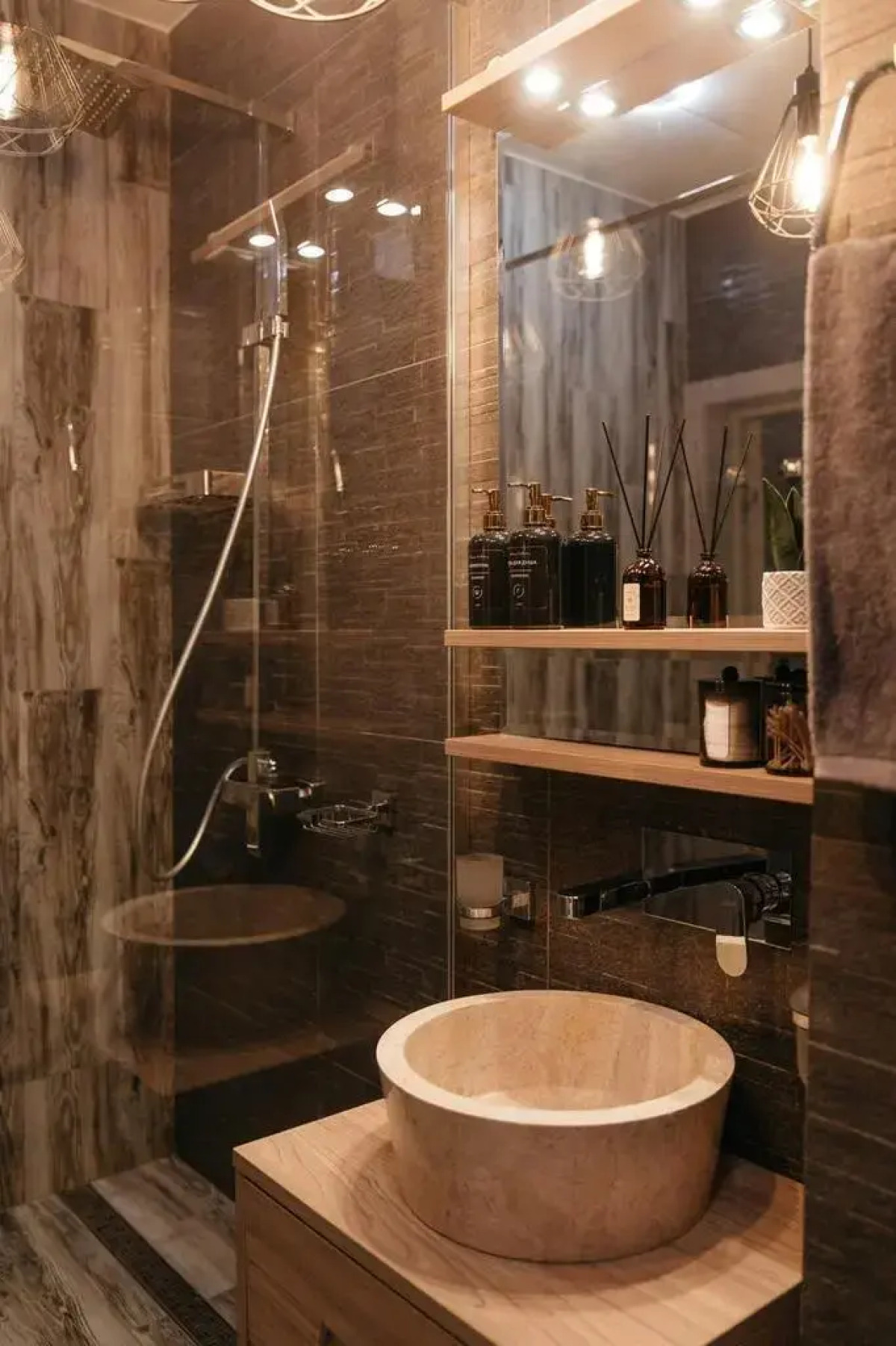 Студия на Ивана Сусанина 41