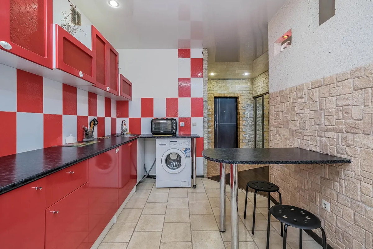 Квартира рядом с Мнтк им. Федорова и Ск Заря