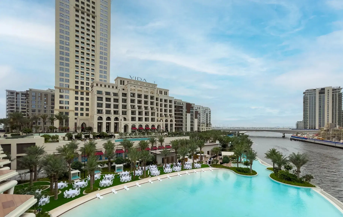 Апартаменты Сozy 1BR at Vida Residences Creek Beach