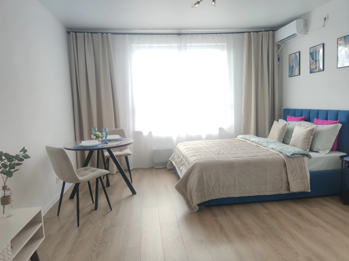 Квартира Современная Студия с большой кроватью и кондиционером