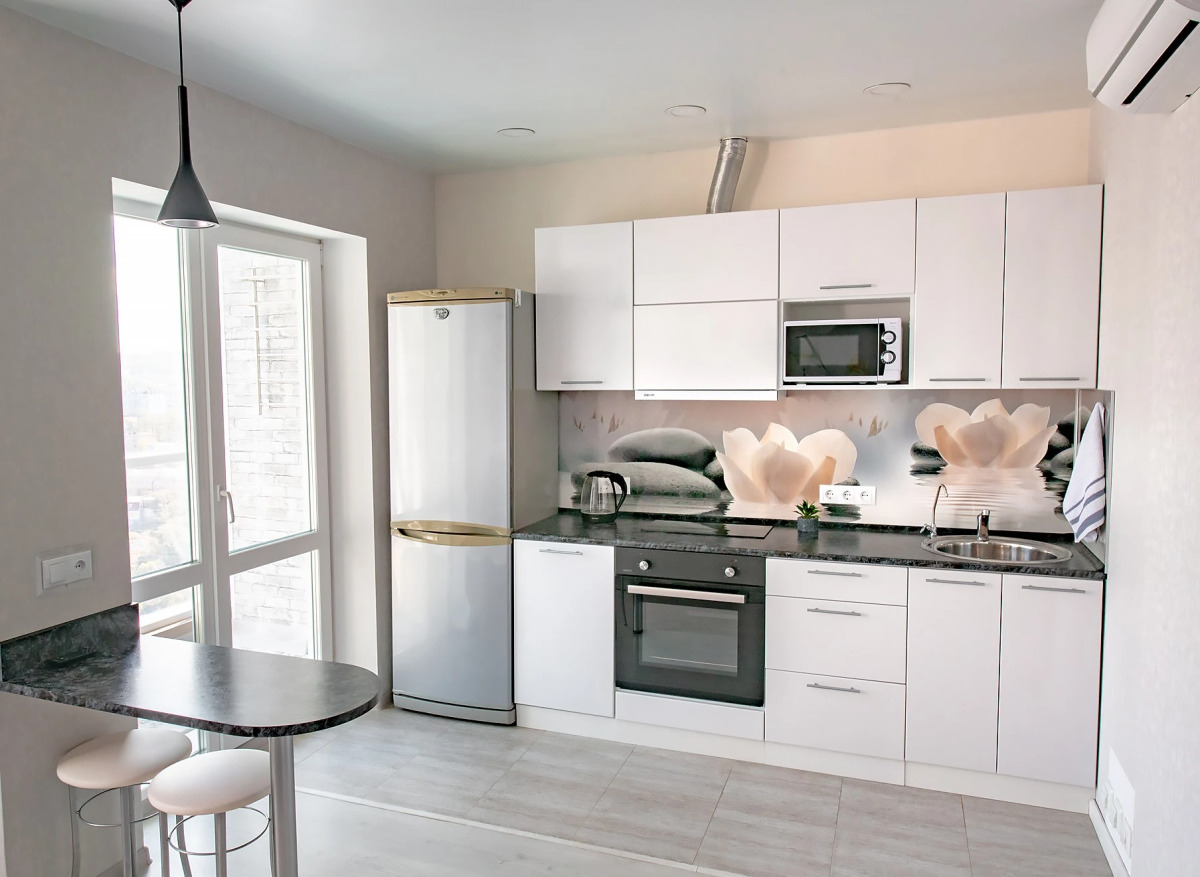 Апартаменты на высоком этаже, рядом с театром и мостом, недалеко от центра. Фастовская 29.