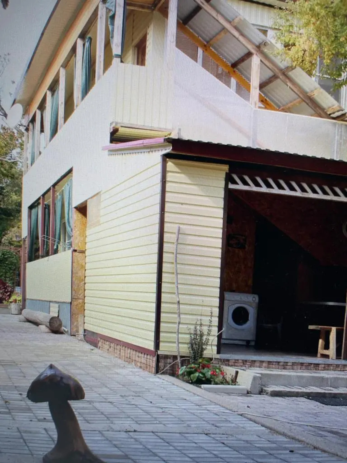 Дом с Енотами  Надежда