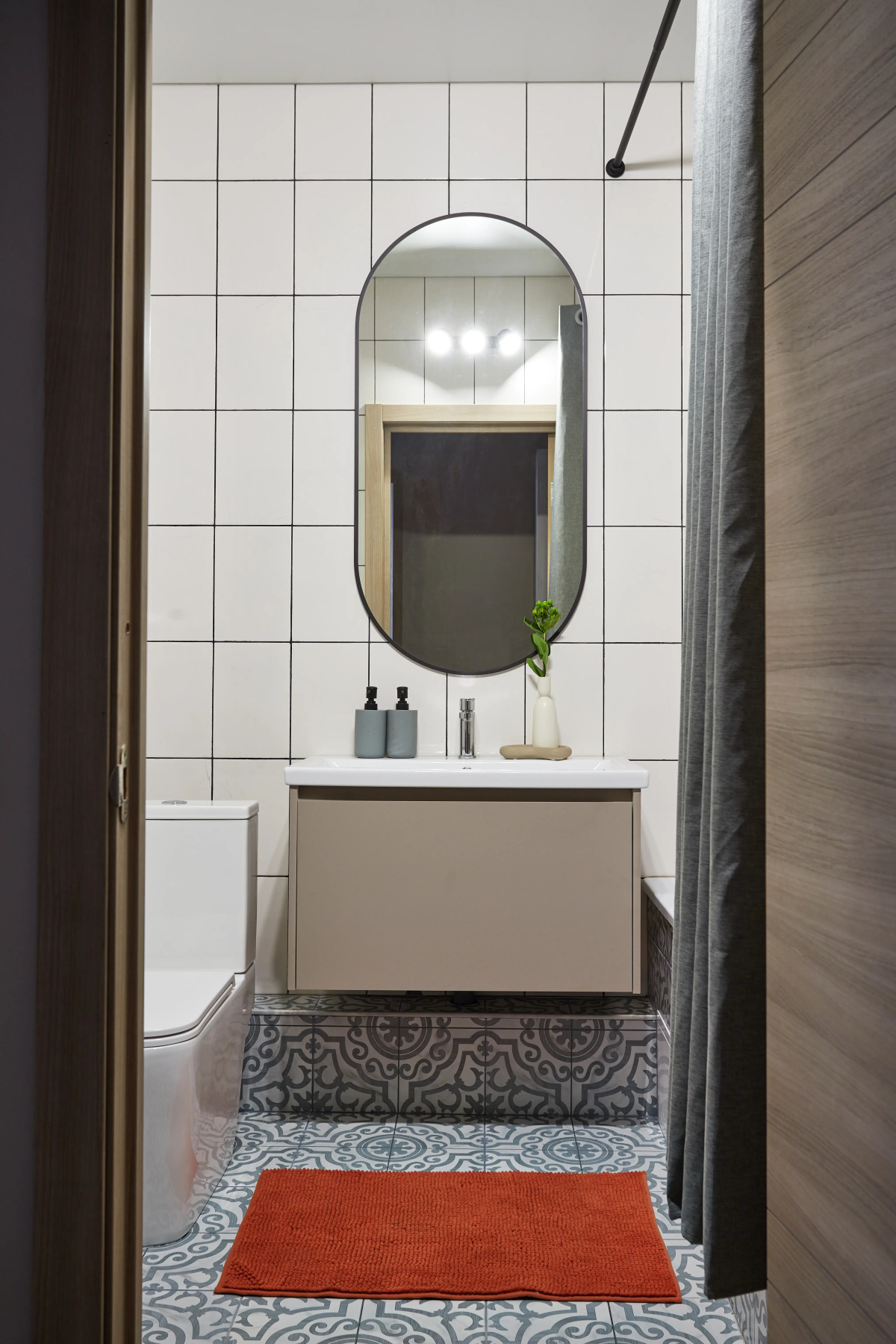 Квартира Очаровательная у Парка Галицкого с Парковкой и Круглосуточным заселением для Четырех гостей