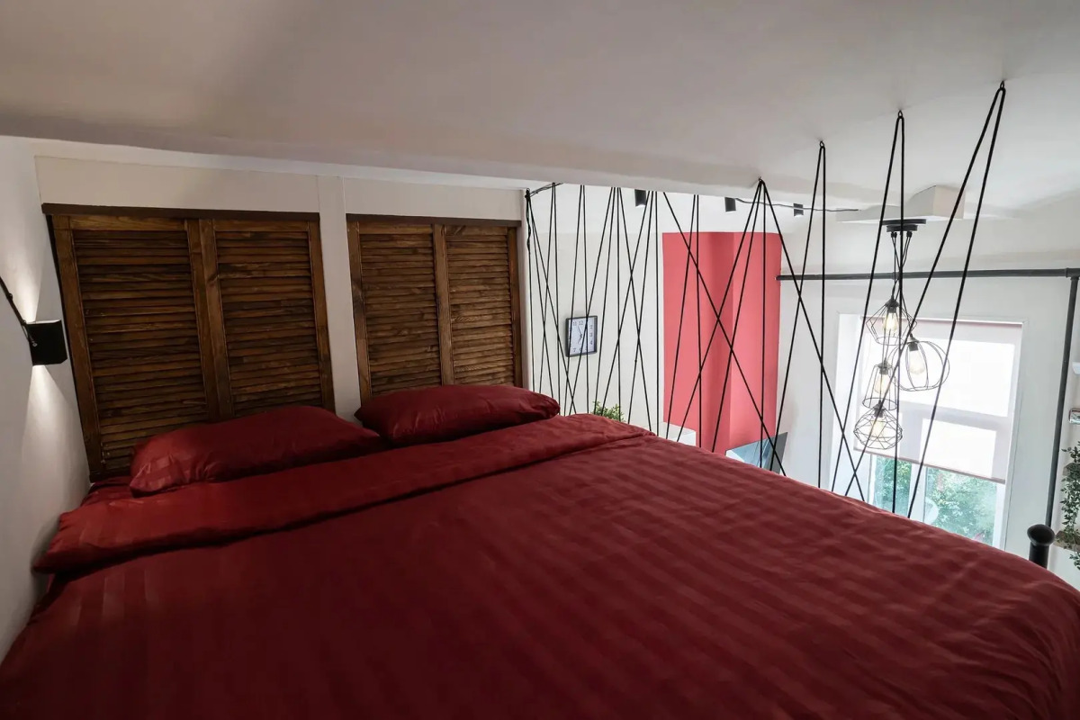 Квартира мини-студия со вторым ярусом у парка с озерами