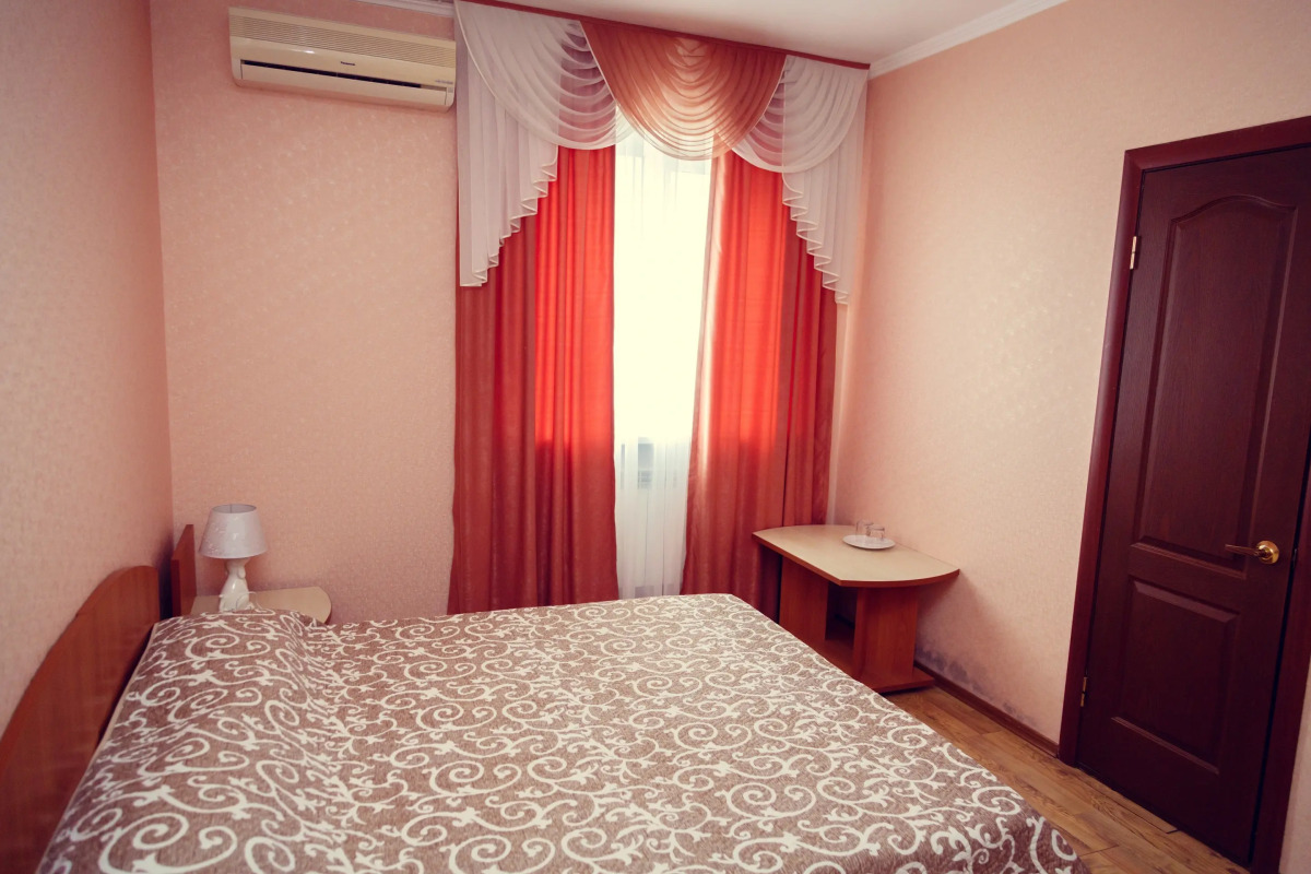 Отель София