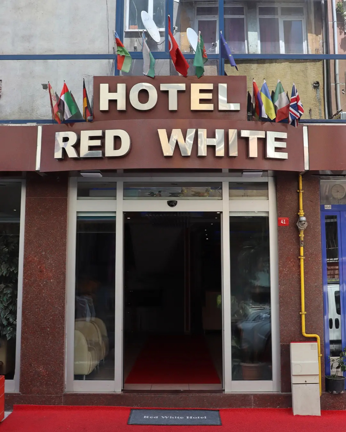 Отель Red White