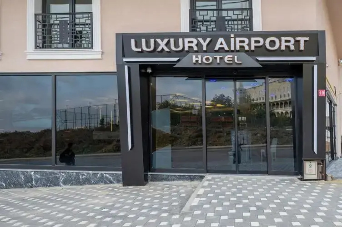 Luxury Airport Hotel by Zazzoni