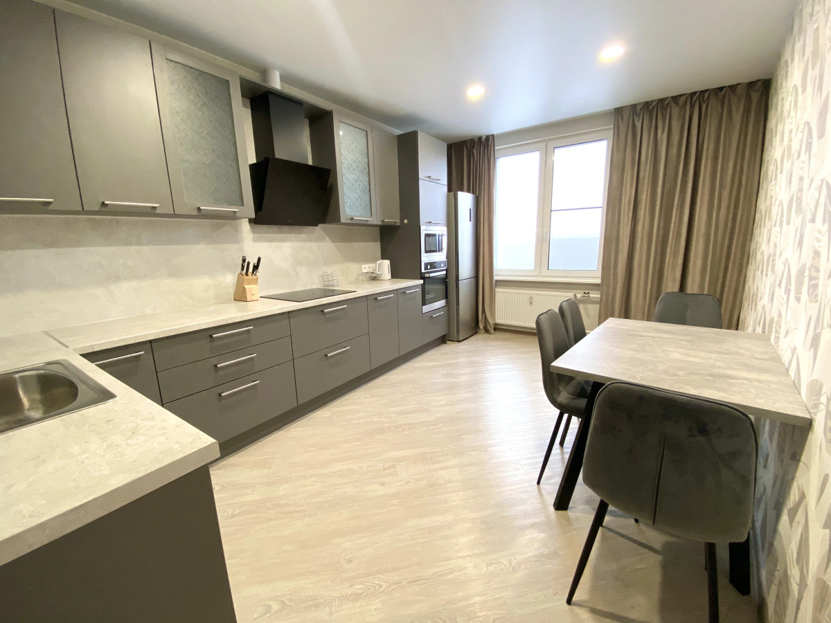 Квартира Большая двухкомнатная у метро Пионерская