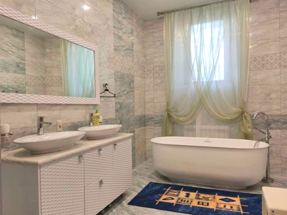 Частный Дом с Беседкой на Проспекте Дзержинского 25