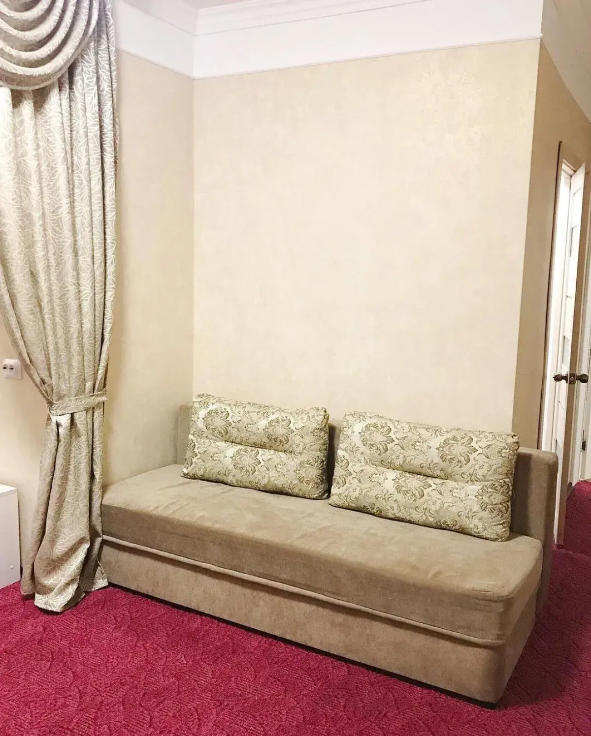 Отель Корона