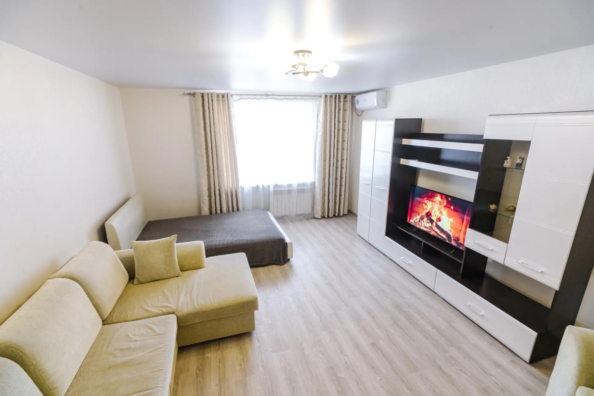 Квартира Октябрьская 221