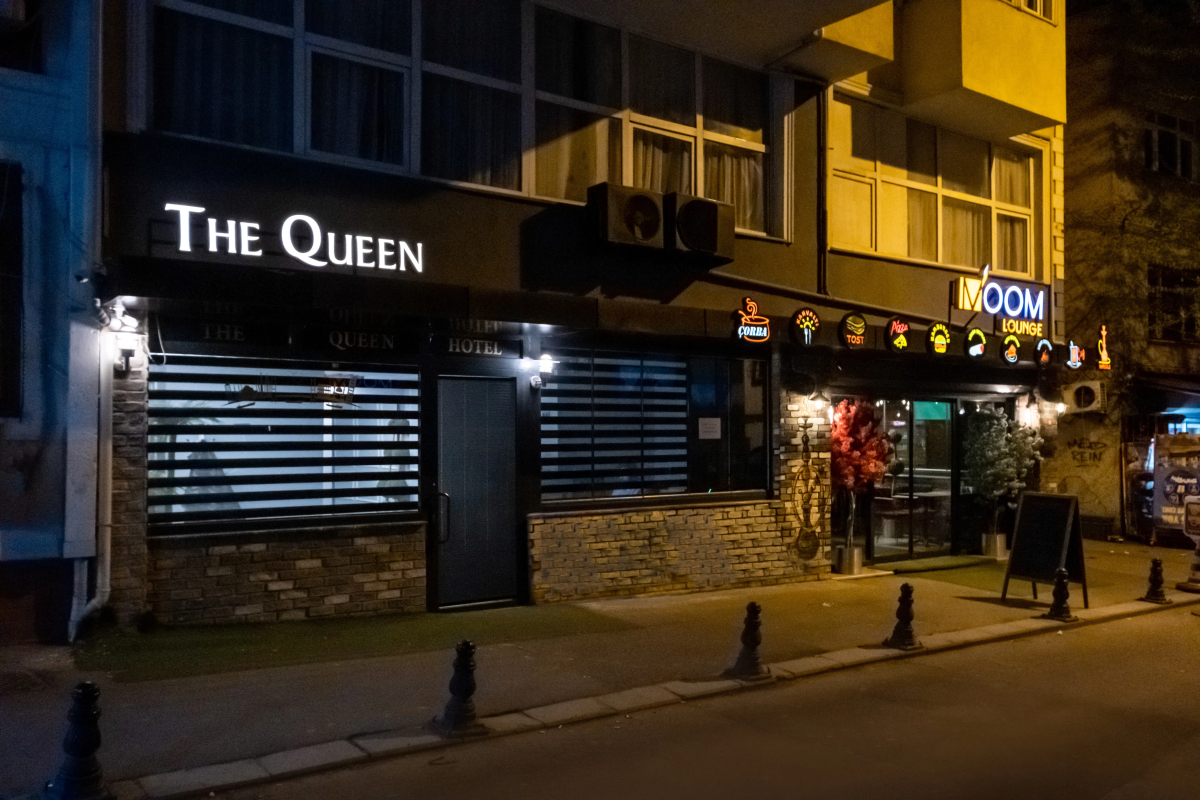 Отель The Queen Hotel