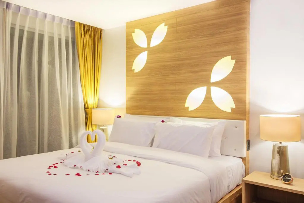 Отель Clarion Patong Beach